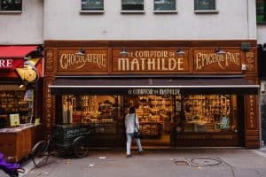 Read more about the article Where to Buy Souvenirs in Paris ( What to Buy?)